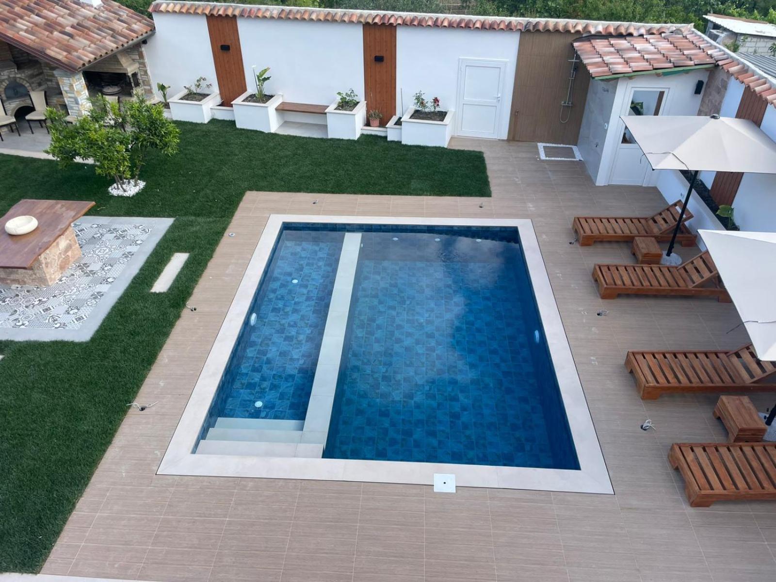 Villa Lejzo - Swimming Pool ベラト エクステリア 写真